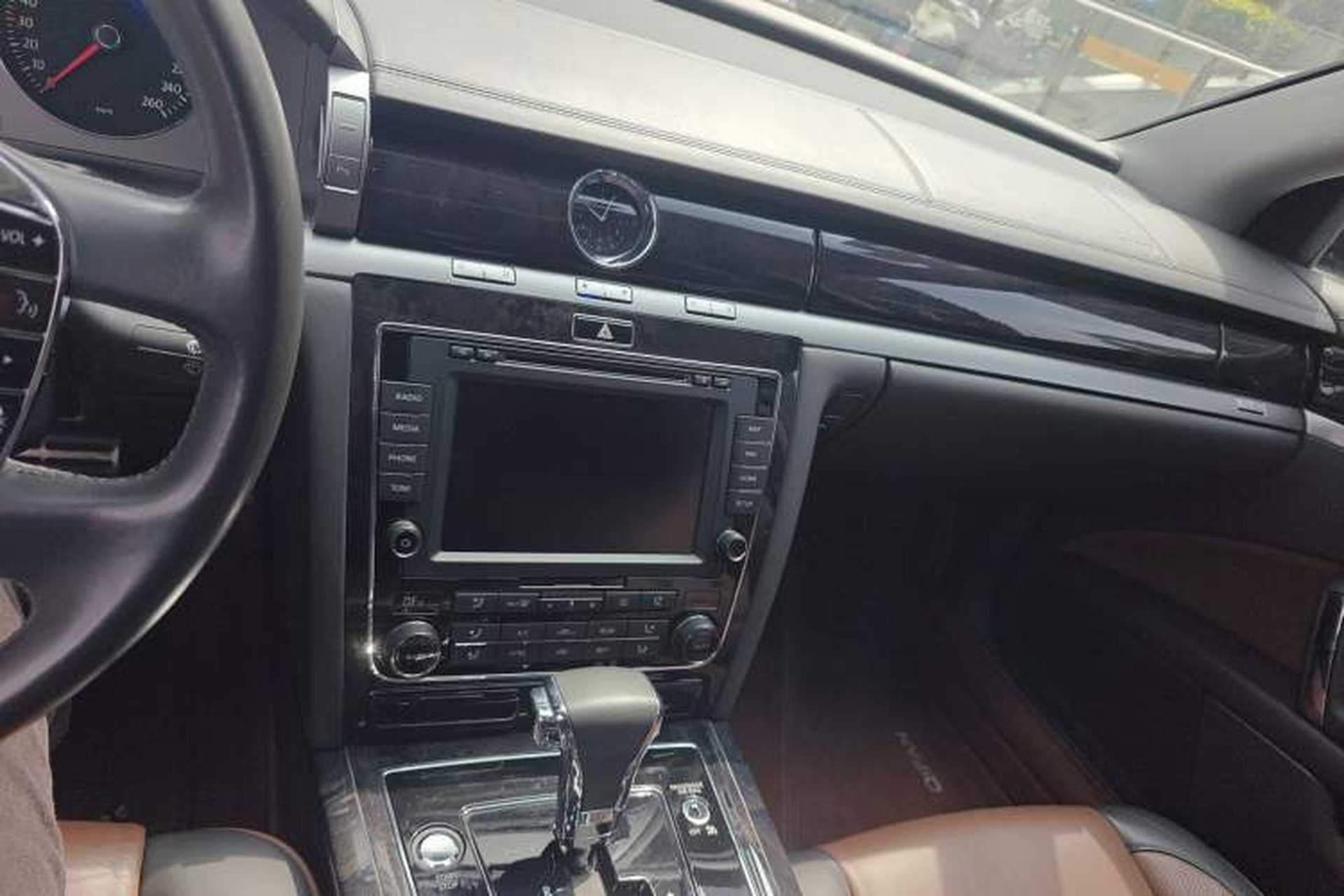 Used Volkswagen Phaeton 2015 3.0L Exclusive Edition Audio And AC Panel