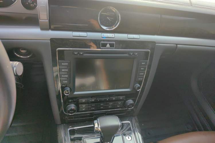 Used Volkswagen Phaeton 2015 3.0L Exclusive Edition Audio And AC Panel