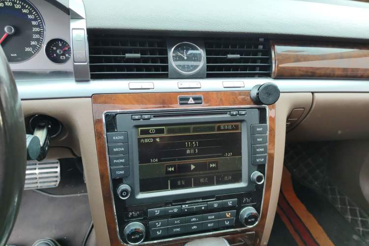 Used Volkswagen Phaeton 2015 3.0L Smart Edition Audio And AC Panel