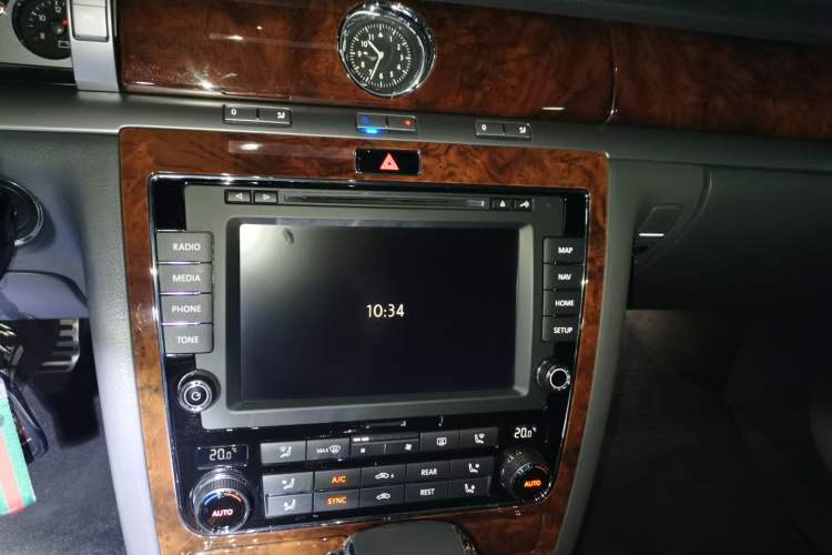 Used Volkswagen Phaeton 2015 3.0L Smart Edition Audio And AC Panel