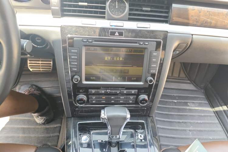 Used Volkswagen Phaeton 2015 3.0L Exclusive Edition Audio And AC Panel