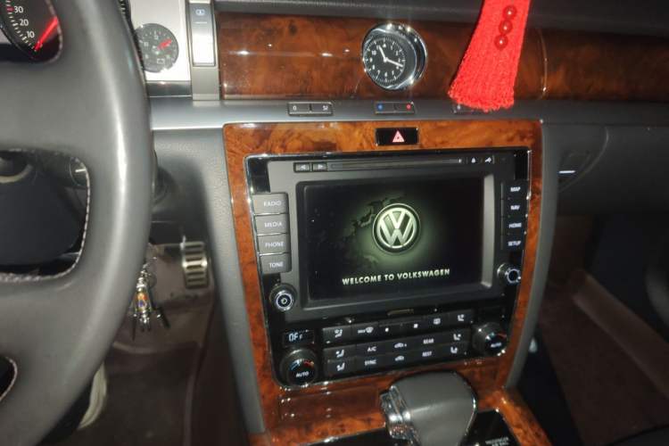 Used Volkswagen Phaeton 2015 3.0L Smart Edition Audio And AC Panel