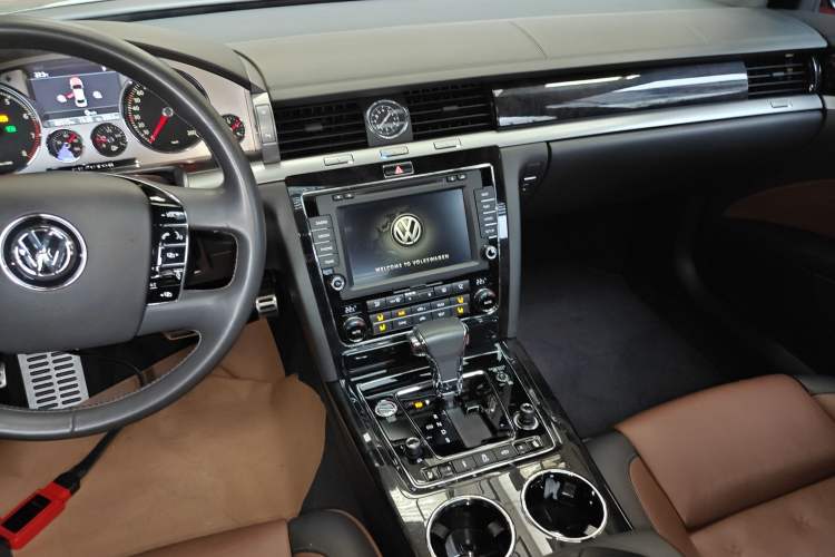 Used Volkswagen Phaeton 2015 3.0L Exclusive Edition Audio And AC Panel