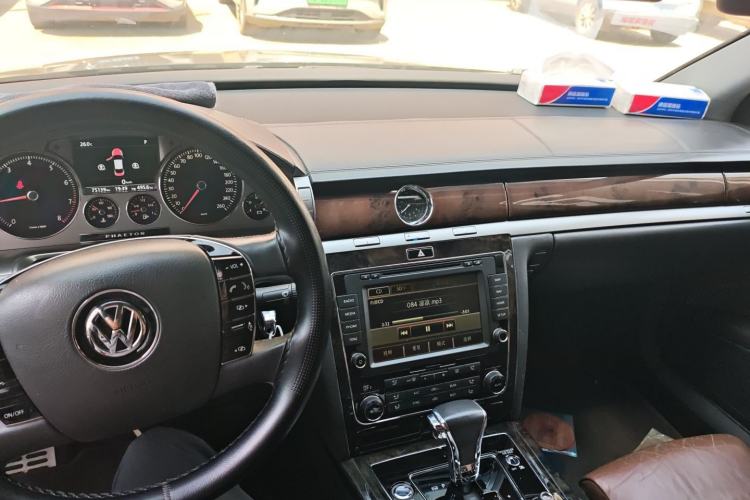 Used Volkswagen Phaeton 2015 3.0L Exclusive Edition Center Console