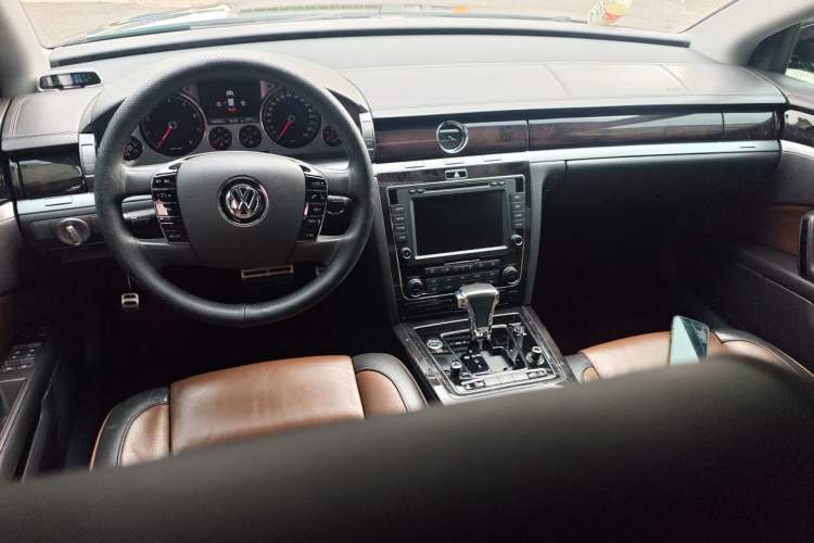 Used Volkswagen Phaeton 2015 3.0L Exclusive Edition Center Console