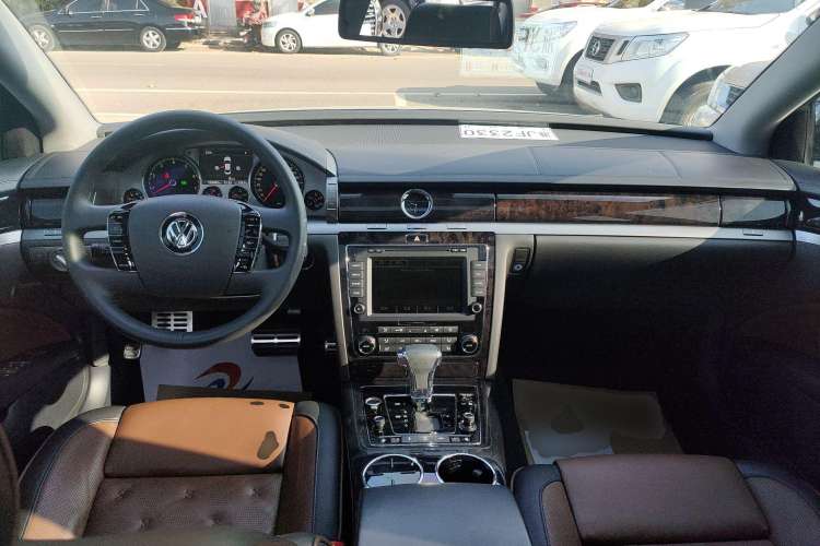 Used Volkswagen Phaeton 2015 3.0L Exclusive Edition Center Console