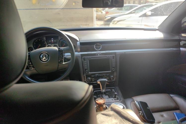 Used Volkswagen Phaeton 2015 3.0L Exclusive Edition Center Console