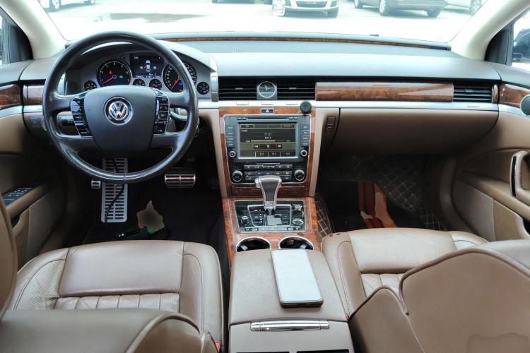 Used Volkswagen Phaeton 2015 3.0L Smart Edition Center Console