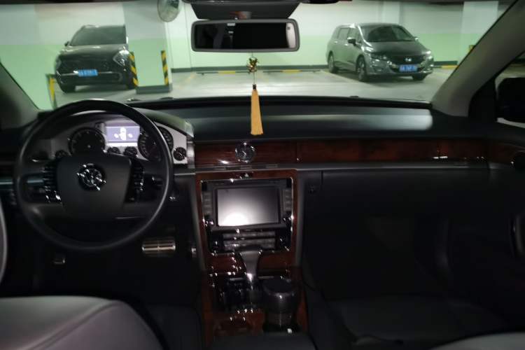 Used Volkswagen Phaeton 2015 3.0L Smart Edition Center Console
