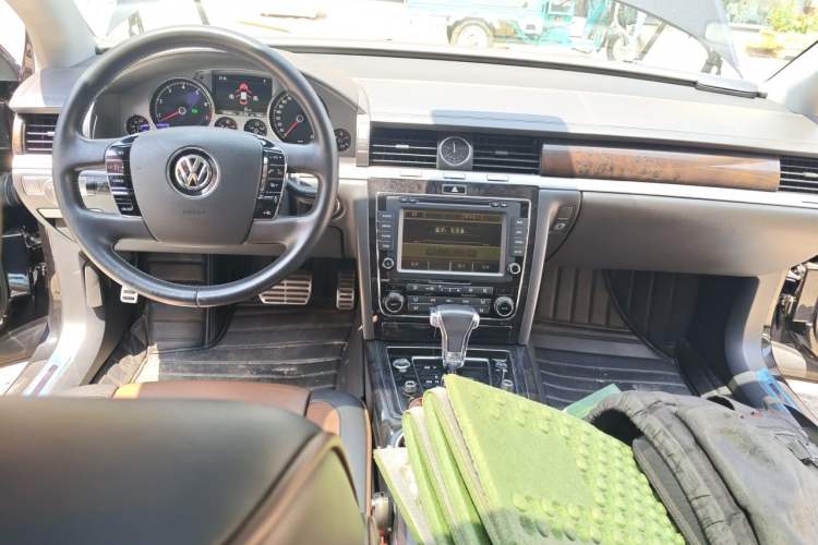 Used Volkswagen Phaeton 2015 3.0L Exclusive Edition Center Console