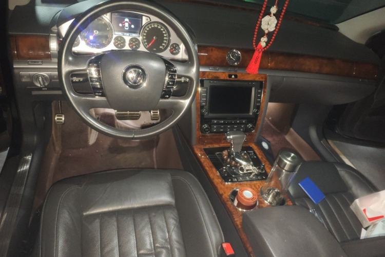 Used Volkswagen Phaeton 2015 3.0L Smart Edition Center Console