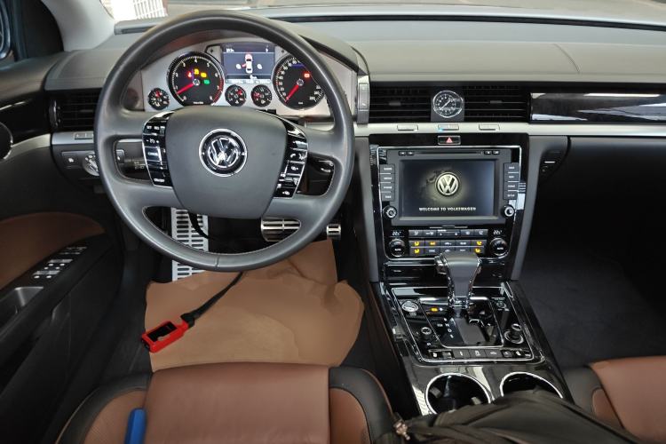Used Volkswagen Phaeton 2015 3.0L Exclusive Edition Center Console