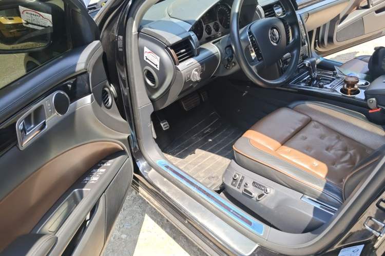 Used Volkswagen Phaeton 2015 3.0L Exclusive Edition Driver Seat