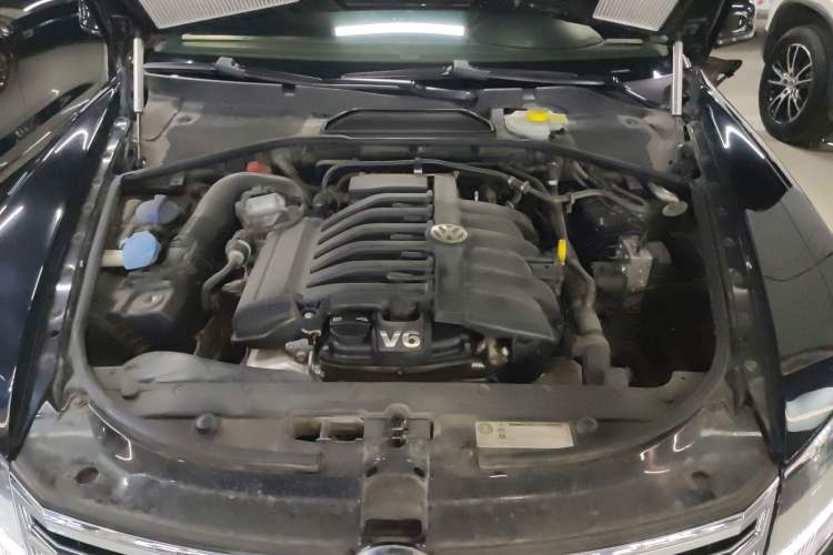 Used Volkswagen Phaeton 2015 3.0L Exclusive Edition Engine Bay