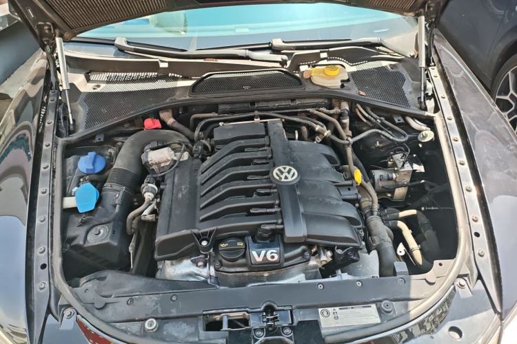 Used Volkswagen Phaeton 2015 3.0L Exclusive Edition Engine Bay