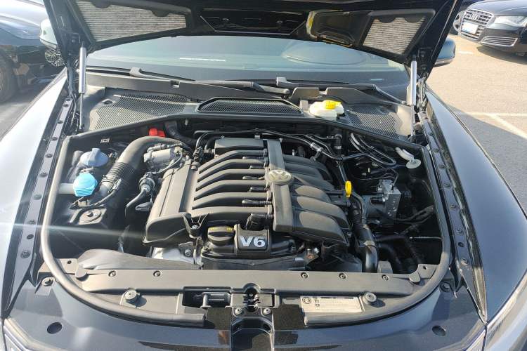 Used Volkswagen Phaeton 2015 3.0L Exclusive Edition Engine Bay