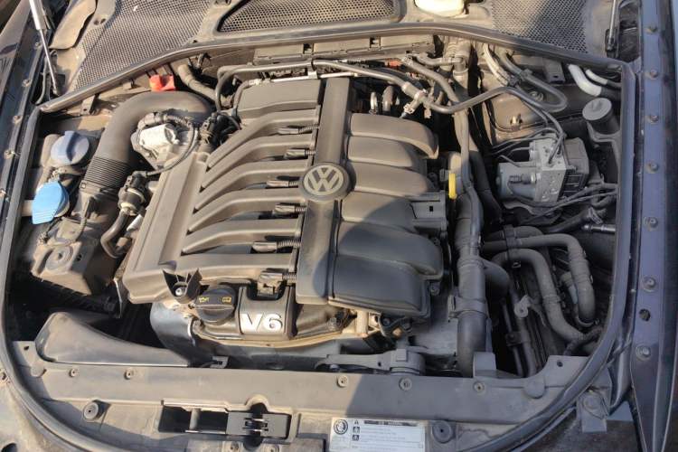 Used Volkswagen Phaeton 2015 3.0L Exclusive Edition Engine Bay