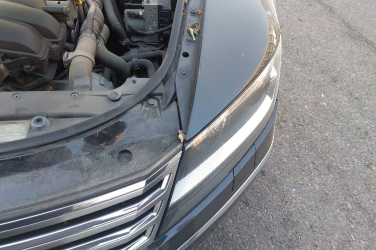Used Volkswagen Phaeton 2015 3.0L Exclusive Edition Engine Bay Left
