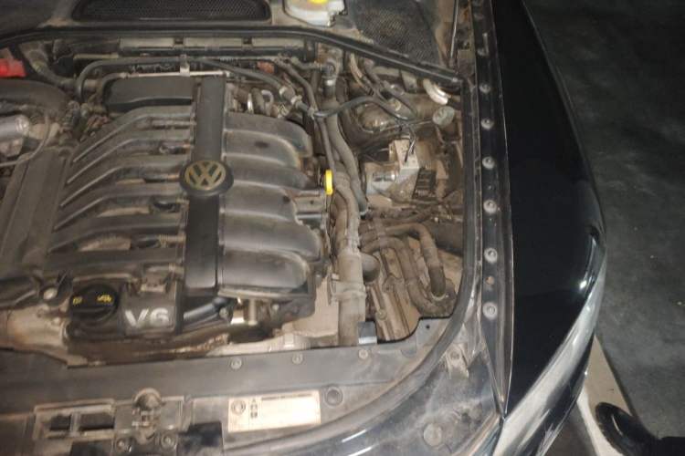 Used Volkswagen Phaeton 2015 3.0L Smart Edition Engine Bay Left