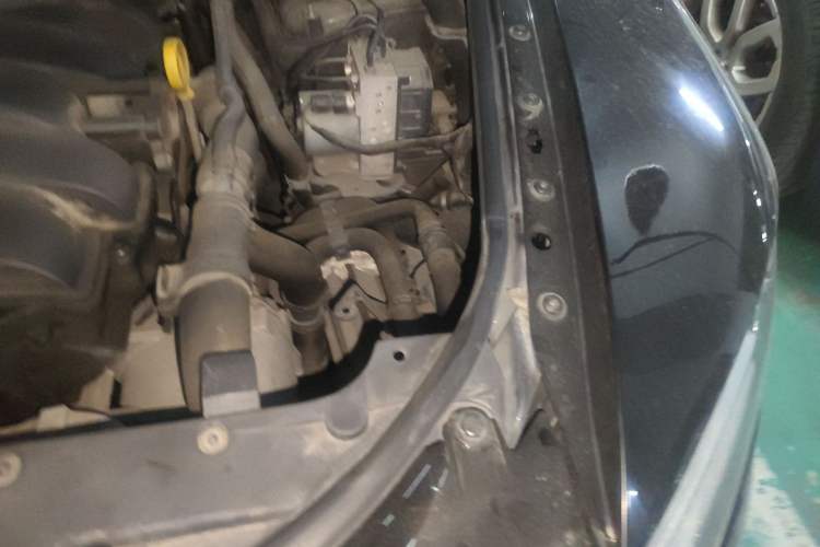 Used Volkswagen Phaeton 2015 3.0L Smart Edition Engine Bay Left