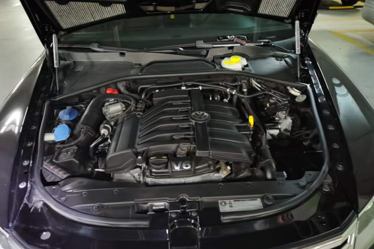 Used Volkswagen Phaeton 2015 3.0L Smart Edition Engine Bay