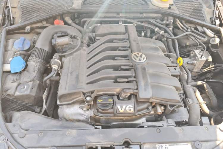 Used Volkswagen Phaeton 2015 3.0L Exclusive Edition Engine Bay