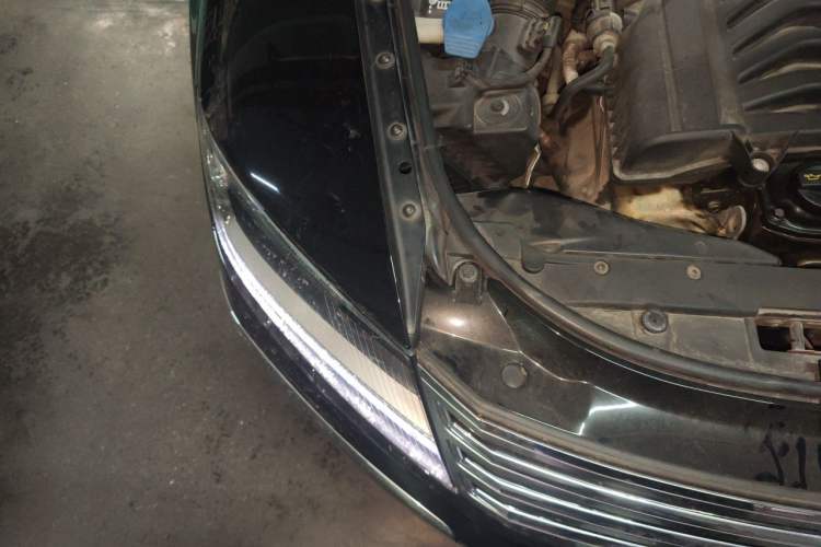 Used Volkswagen Phaeton 2015 3.0L Smart Edition Engine Bay Right