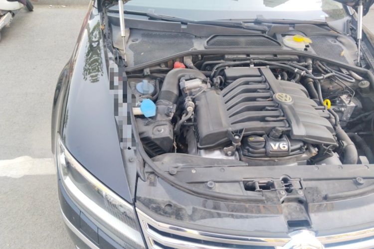 Used Volkswagen Phaeton 2015 3.0L Smart Edition Engine Bay Right