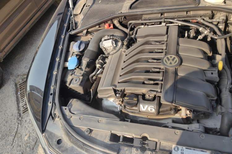 Used Volkswagen Phaeton 2015 3.0L Exclusive Edition Engine Bay Right