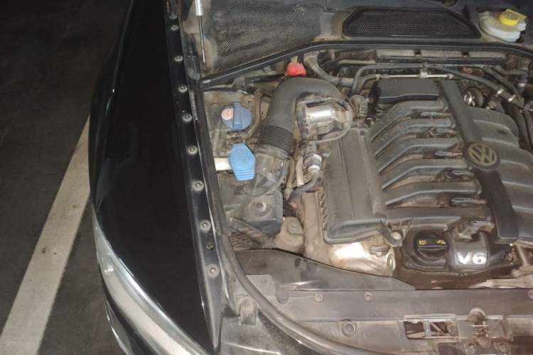 Used Volkswagen Phaeton 2015 3.0L Smart Edition Engine Bay Right