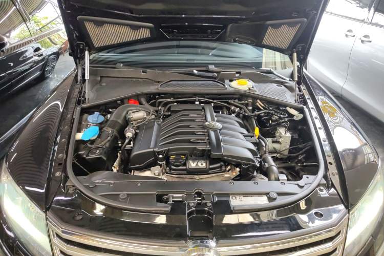 Used Volkswagen Phaeton 2015 3.0L Exclusive Edition Engine Bay