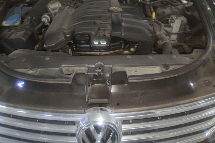 Used Volkswagen Phaeton 2015 3.0L Smart Edition Engine Bay