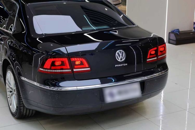 Used Volkswagen Phaeton 2015 3.0L Exclusive Edition Exterior 4