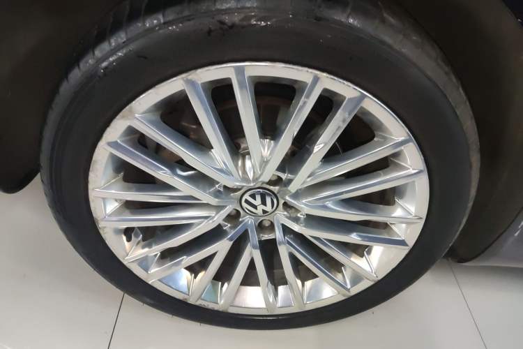 Used Volkswagen Phaeton 2015 3.0L Exclusive Edition Exterior 5