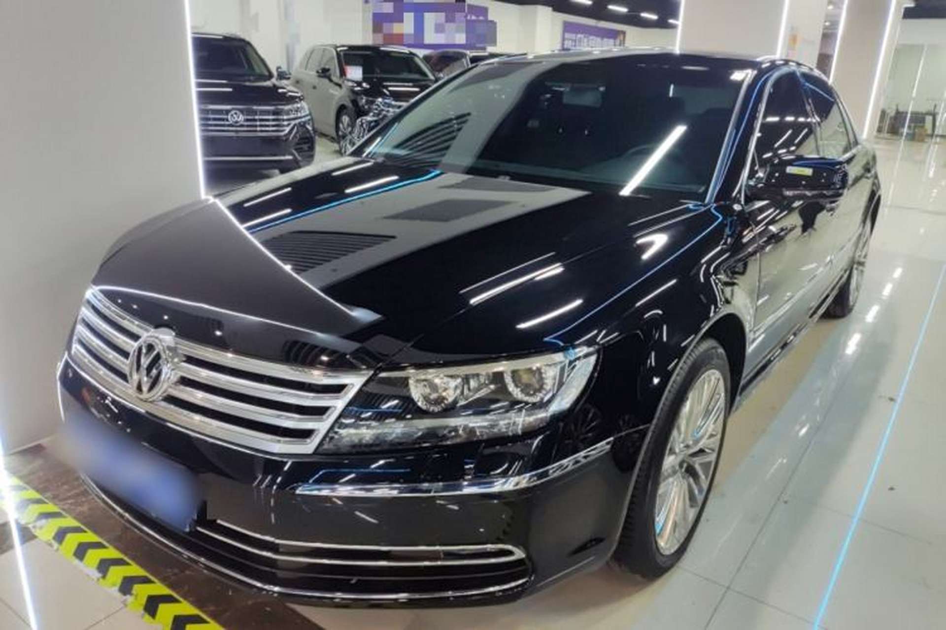 Used Volkswagen Phaeton 2015 3.0L Exclusive Edition Front Left 45 Deg