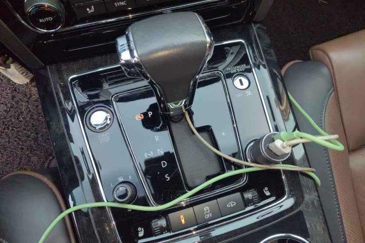 Used Volkswagen Phaeton 2015 3.0L Exclusive Edition Gear Lever