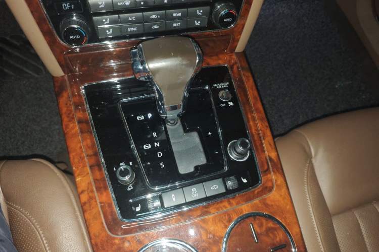 Used Volkswagen Phaeton 2015 3.0L Smart Edition Gear Lever