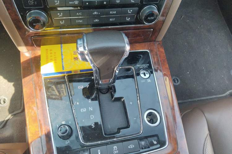 Used Volkswagen Phaeton 2015 3.0L Smart Edition Gear Lever