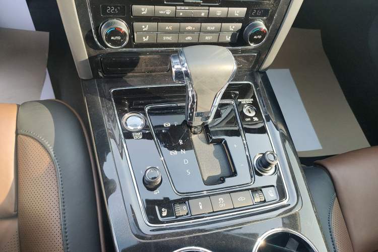 Used Volkswagen Phaeton 2015 3.0L Exclusive Edition Gear Lever