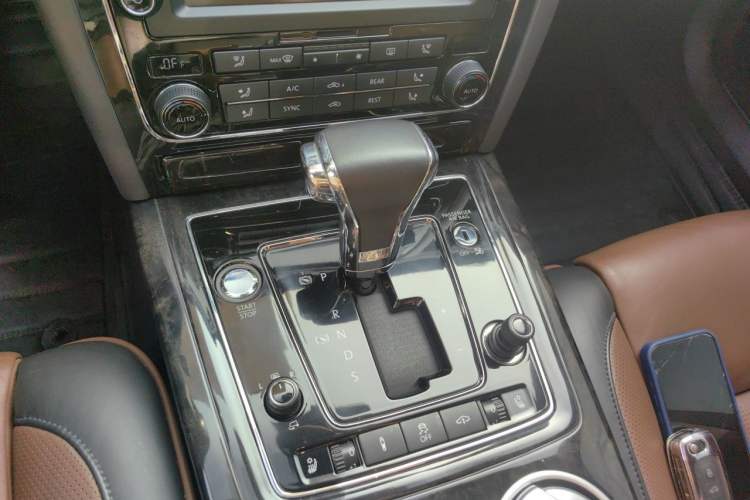 Used Volkswagen Phaeton 2015 3.0L Exclusive Edition Gear Lever