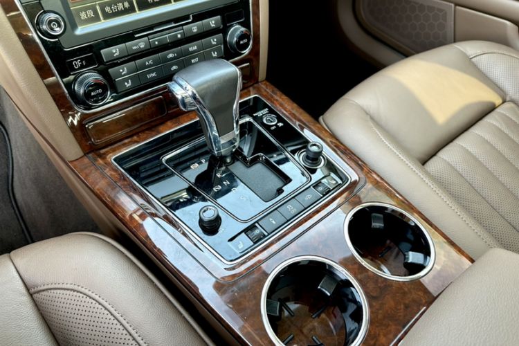 Used Volkswagen Phaeton 2015 3.0L Smart Edition Gear Lever