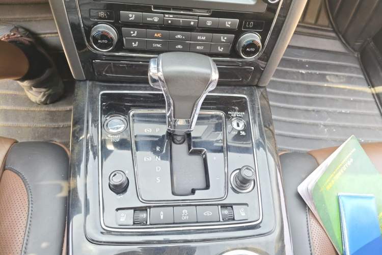 Used Volkswagen Phaeton 2015 3.0L Exclusive Edition Gear Lever