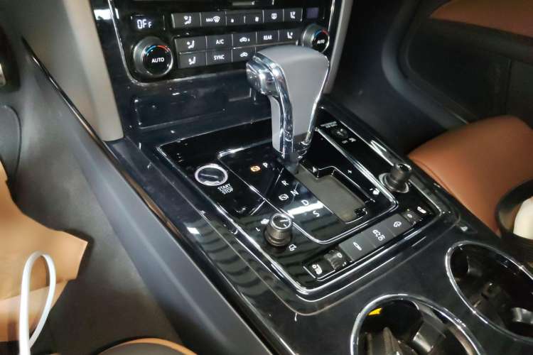 Used Volkswagen Phaeton 2015 3.0L Exclusive Edition Gear Lever
