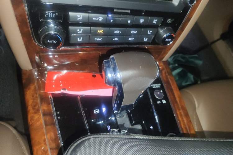Used Volkswagen Phaeton 2015 3.0L Smart Edition Gear Lever
