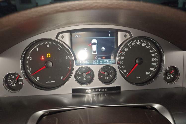 Used Volkswagen Phaeton 2015 3.0L Smart Edition Instrument Cluster