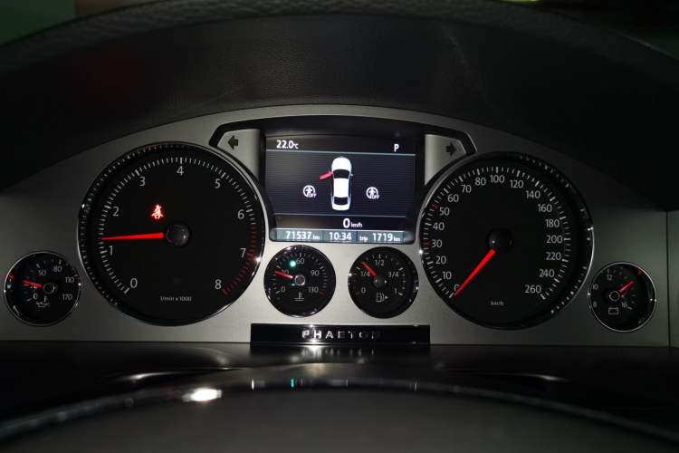 Used Volkswagen Phaeton 2015 3.0L Smart Edition Instrument Cluster