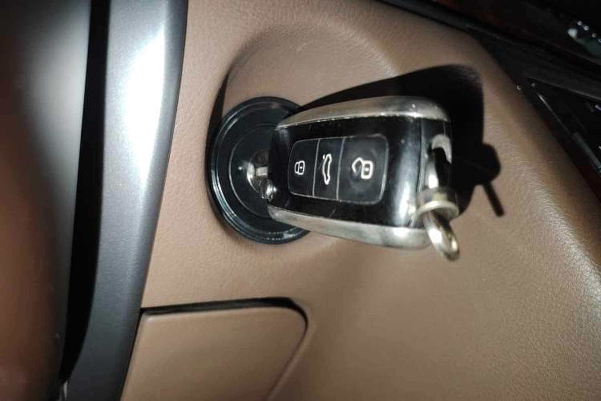 Used Volkswagen Phaeton 2015 3.0L Smart Edition Interior 1
