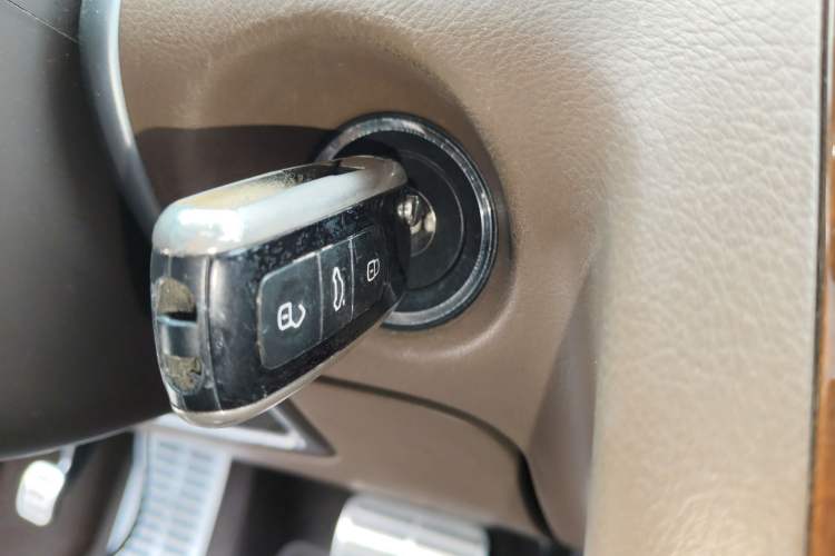 Used Volkswagen Phaeton 2015 3.0L Smart Edition Interior 1