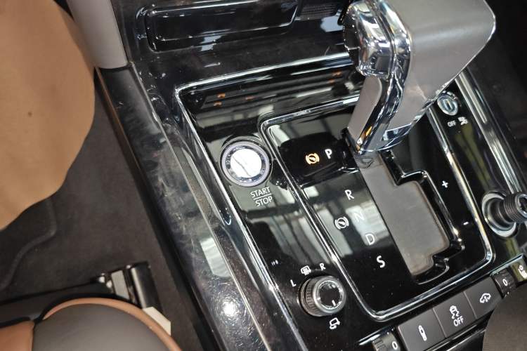 Used Volkswagen Phaeton 2015 3.0L Exclusive Edition Interior 1