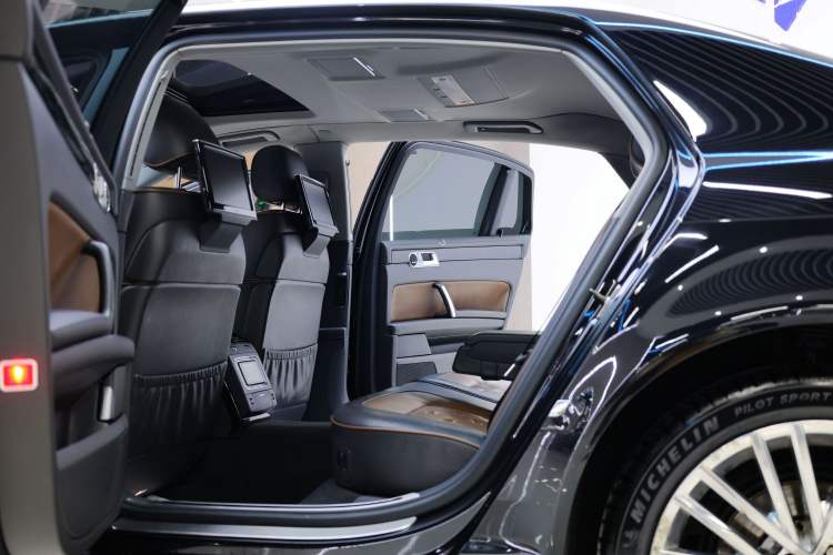 Used Volkswagen Phaeton 2015 3.0L Exclusive Edition Interior 10